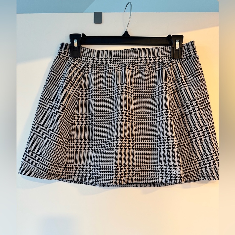 Very Rare Limited Edition Alo Yoga Jacquard Glenplaid Tennis Skirt. Size Medium